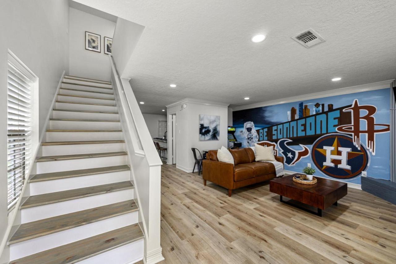 Holiday home Montrose Hideaway Walkable Art Retro Games *