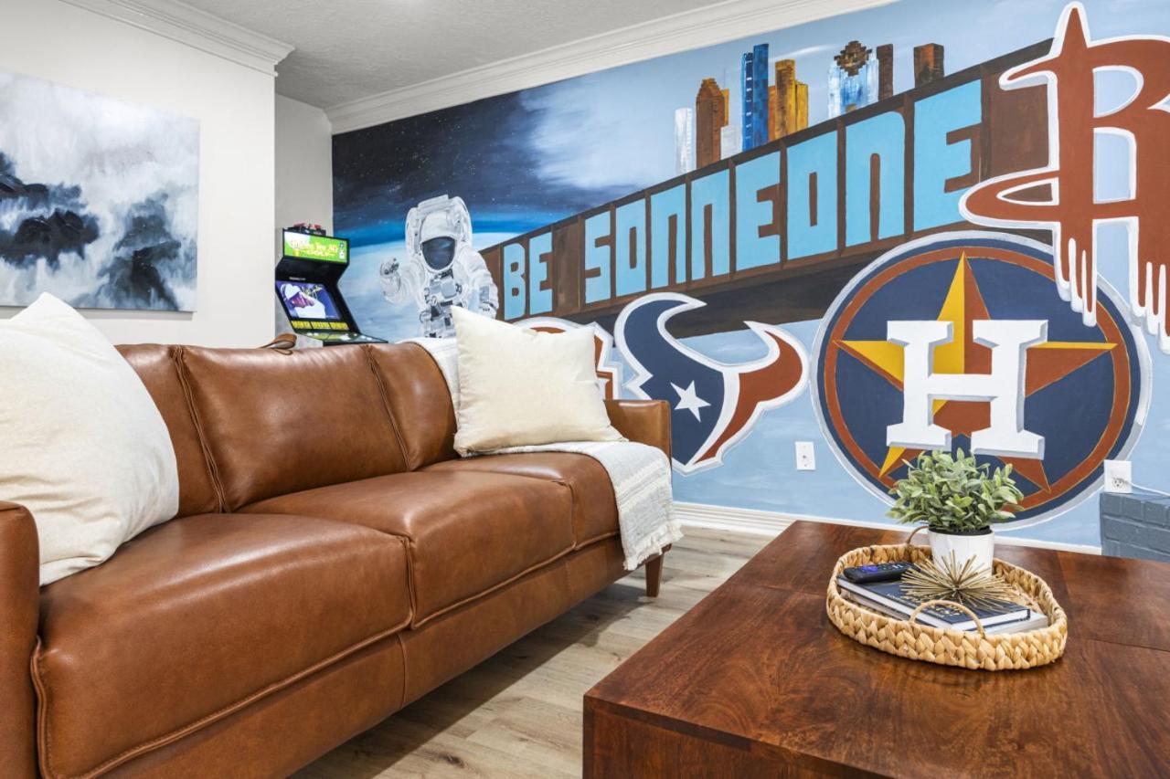 Montrose Hideaway Walkable Art Retro Games Holiday home Houston