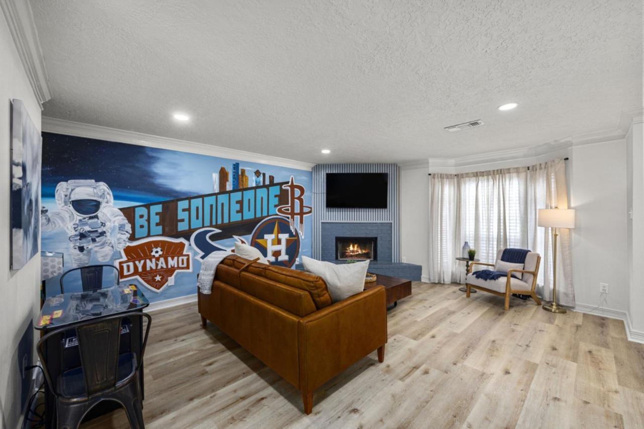 Holiday home Montrose Hideaway Walkable Art Retro Games *